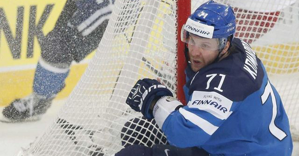 theScore's tweet photo. The Toronto Maple Leafs are bringing Leo Komarov back to the NHL with a 4-year deal. http://t.co/TTSXJck0qO http://t.co/tM2CP6sA3Y