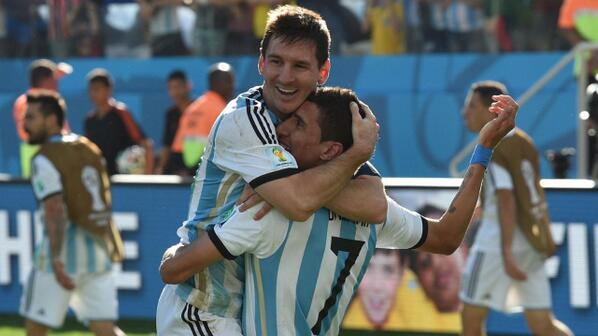 clarincom's tweet photo. [REITERAMOS] Argentina pasó a cuartos con el alma en el suplementario http://t.co/CWLEStp9Xr #VamosArgentina http://t.co/sWVZlbzHYE