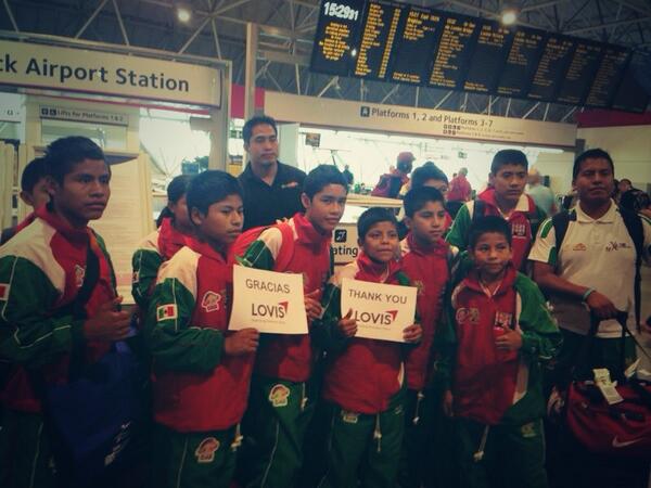 <a href="/LOVISCompany/">LOVIS</a> present with the #Triquis kids in London! <a href="/DynaWare/">DynaWare</a> @EmbamexGBR