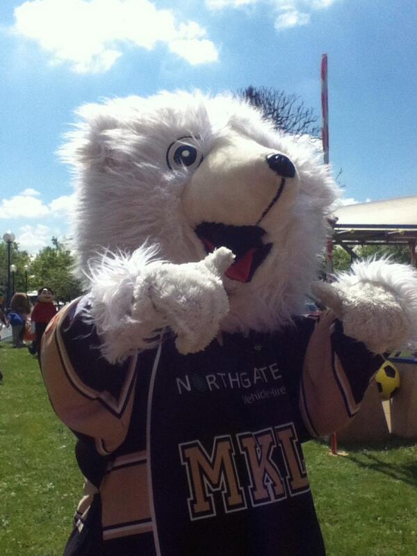 Pucky_MKL's tweet photo. @MKL_Official Here's me wearing my shirt at the mascot Olympics! #KidsFavouriteMascot http://t.co/edrvldU23G