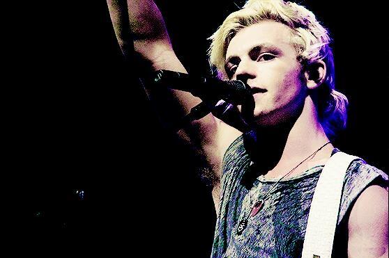 Røšš Łÿñçh (@r5rossshorlr5) on Twitter photo 
