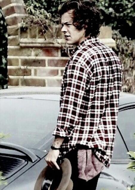 1Direction798's tweet image. Harry has more cars than I have friends 😂👌