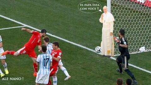 marianoradical's tweet photo. El Papa es Más grande que PELE
http://t.co/oEBuiyAxp2 @radiomitre @Pichustraneo67 @yayobelgrano @miguegranados @ElNegroMarioPSC @radiolared