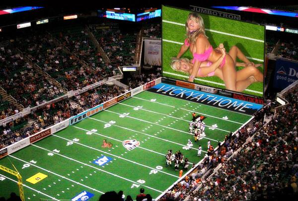 #WorldCup  
This years halftime HT entertainment
 
<a href="/VickyVette/">Vicky Vette</a> <a href="/PumaSwede/">Puma Swede</a> 
RT if you like!