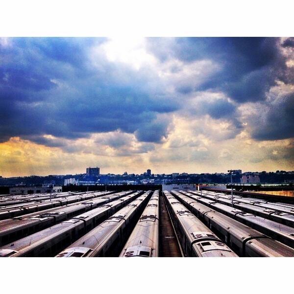 foxxinthefield's tweet image. 11th ave. #nyc #trainyard #westside #subway #mta