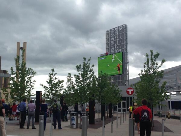 mmdillinger's tweet photo. Gotta love the support this city is giving to the World Cup!  #USASoccer #Minneapolis #WorldCup2014 http://t.co/cETETlLxJ4