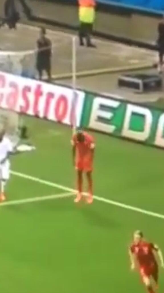 rinke_h's tweet photo. What is happening to lukaku 😱😱😱 http://t.co/ewkPLM5sCC
