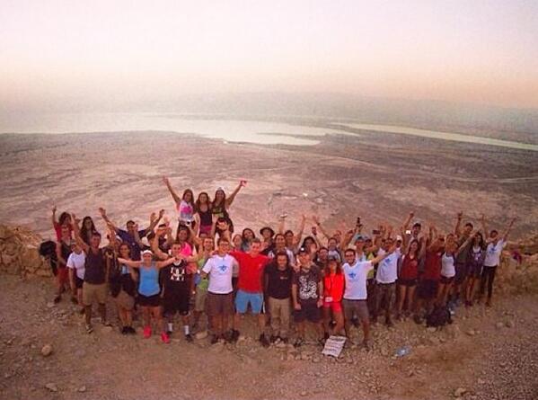 IsraelOutdoors's tweet photo. #IsraelOutdoors #Bus381 finished their #Taglit journey but they'll always have Masada! Pic via @jennadrucker: http://t.co/AYt8IkFLeS