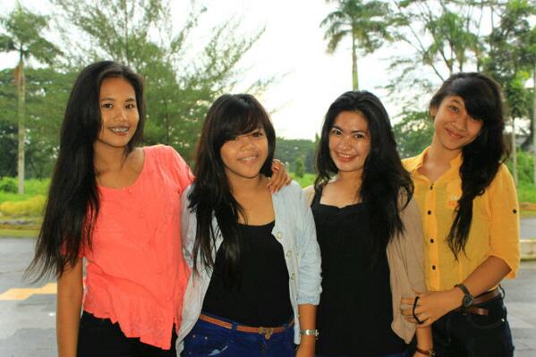 MuliaChicy's tweet photo. yaallah dek masih ingat kali lah @Julianti1707: Hey kk"ku;* msi ingt sma fto ini? http://t.co/mbKrvwUC6F”