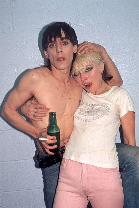 HistoryInPics's tweet photo. Iggy Pop &amp; Debbie Harry, 1977 . Photograph by Bob Gruen. http://t.co/L9qlc7opd9