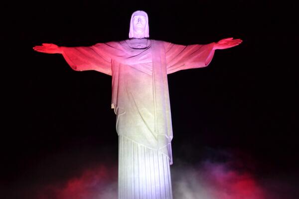 CanadaBrazil's tweet photo. Spectacular! #Rio’s Christ the Redeemer in Red &amp; White to celebrate #CanadaDay. Feliz dia do Canadá! http://t.co/4bPqRDg32d