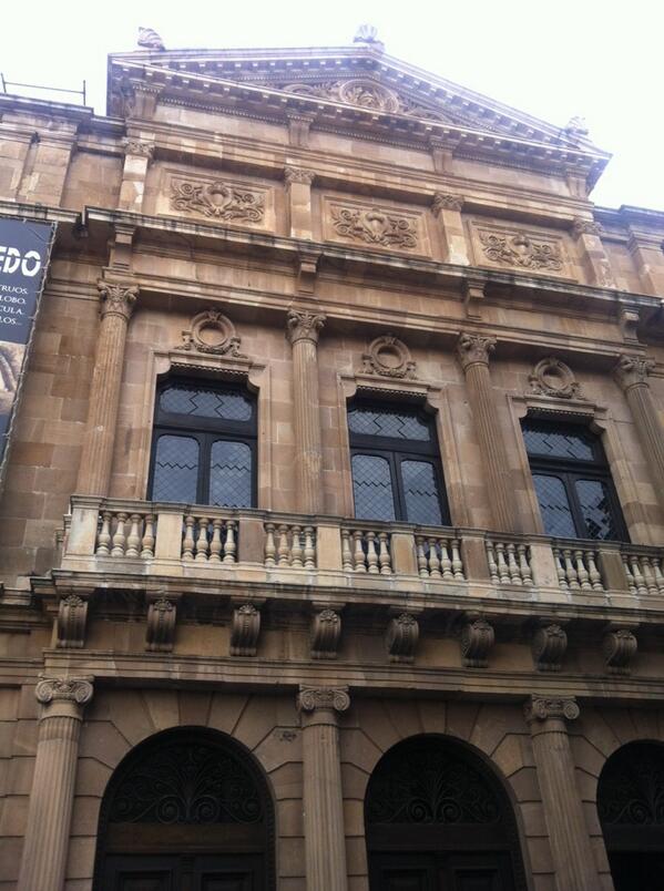 Llegando al Palacio de la Autonomia a dar clase de Tango. Estan todo invitados! Martes de 7a8pm GRATIS!!!