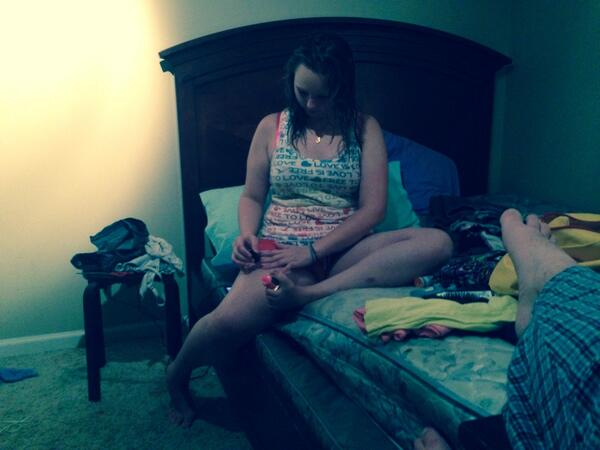 Borg_The's tweet image. How my girlfriend paints her nails.