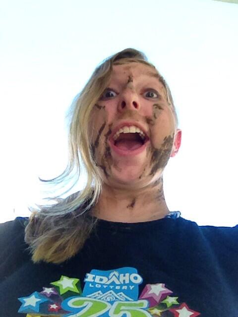 TAddybtm's tweet image. I found mud haha i love mud i was digging for worms to go fishing tomorrow and shooting AAAA!!!!!