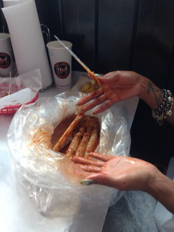 Dondria's tweet photo. CRABLEGS!!! ππ #phatfffat http://t.co/73Si2tcSjK