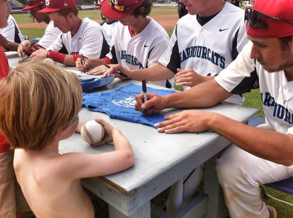 OakBayJohnny's tweet photo. Thanks for a great game and the fan appreciation #shirtsoffparty #GoCats http://t.co/4O76opY9eP