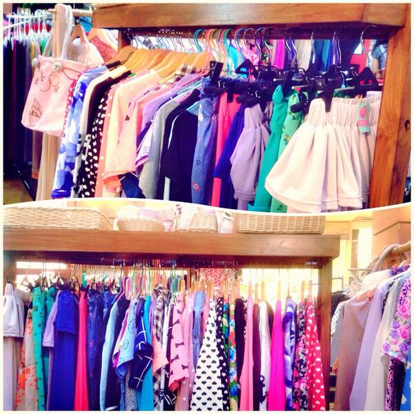 cloee_shop's tweet photo. hari ini bakal restock banyak barang di galeria mall 😘😍😍 cus diborong yaaa buka jam 10pagi-9malem. booth dnack store http://t.co/q4wpJwyF2Q