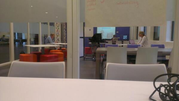 LarsvanR's tweet image. Opname #weblecture van cluster M&amp;amp;B @HSLeidenNL. #digitalisering in/van het #onderwijs