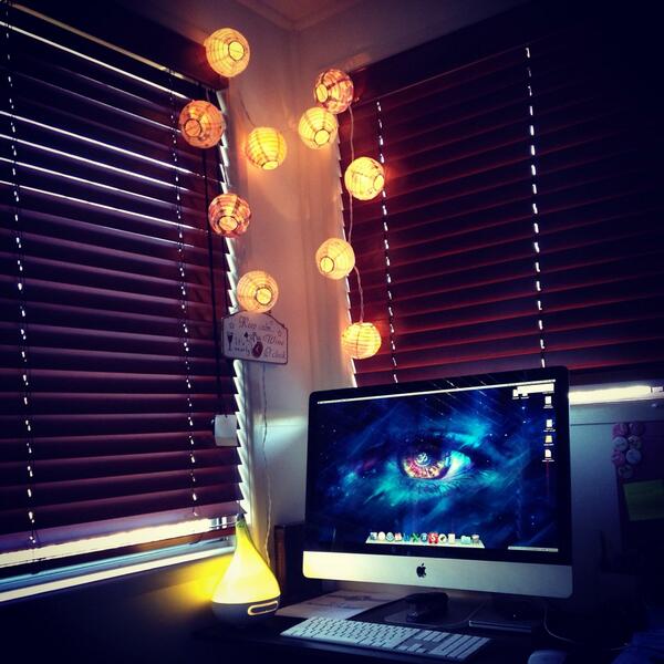 AliciaWanstallB's tweet image. Le Writing Room - ready to go with lanterns &amp;amp; air diffuser. Blanket &amp;amp; coffee also prepped #amwriting #BloodofHeirs