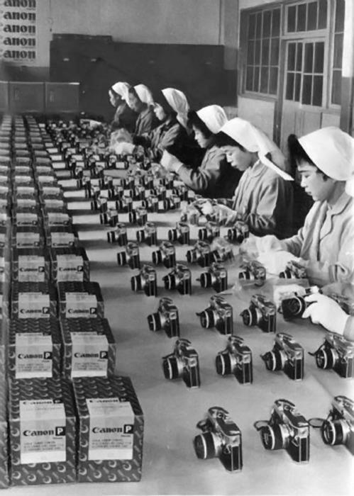SSVphotographer's tweet photo. "Canon" cameras factory, 1959 / Fábrica de las cámaras "Canon", 1959. #canon #vintage #cameras http://t.co/Mf5p9qcnYM