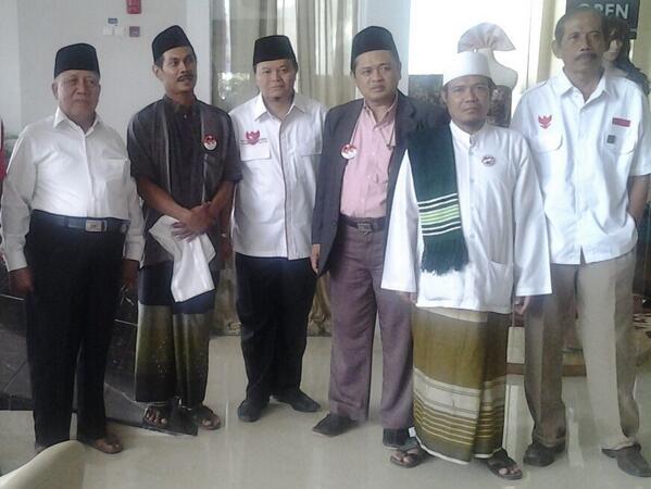 RT <a href="/hnurwahid/">Hidayat Nur Wahid</a>: Para Kiai, santri dan pengurus NU Banyumas, siap dukung pemenangan <a href="/Prabowo08/">Prabowo</a> - <a href="/hattarajasa/">Hatta Rajasa</a>