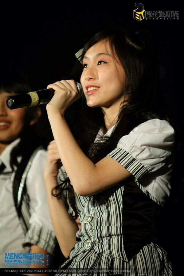 TeamAndelaice's tweet photo. @C_MichelleJKT48 at konser Surabaya, 21 juni 2014 || @Michellisto_INA @Michellisto @Michelle_INA @MichellistoFC http://t.co/IKaldYcNMl