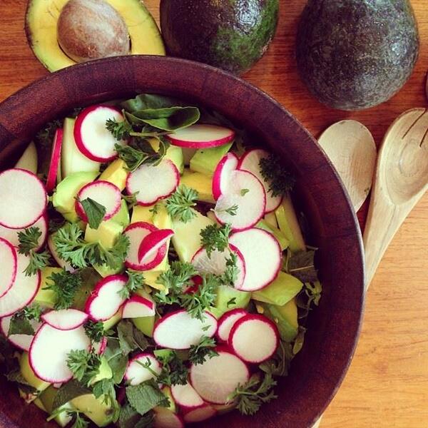 This combination of colours makes us smile! What's your favorite salad combo?   

#foodmatters #foodisbeautiful