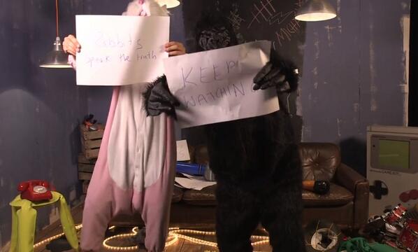 S4TURATI0N's tweet image. look at the shoes its harry #dancingrabbit