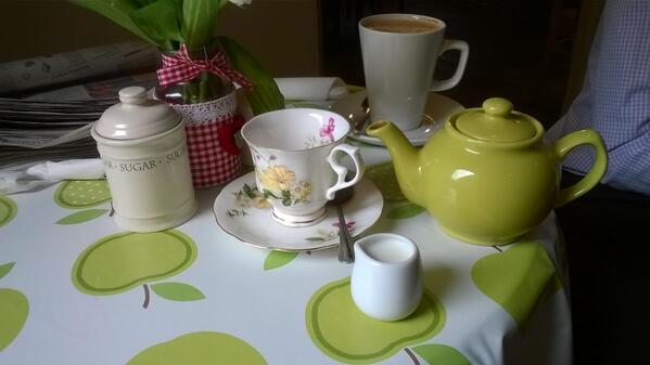 loobylins's tweet image. A lovely cup of earl grey at #Applebys in #Marlborough