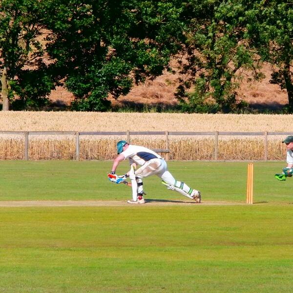 LK6200's tweet photo. Criiiicket! #cricket #batting #ilovesummer http://t.co/JtvZqZrZp9