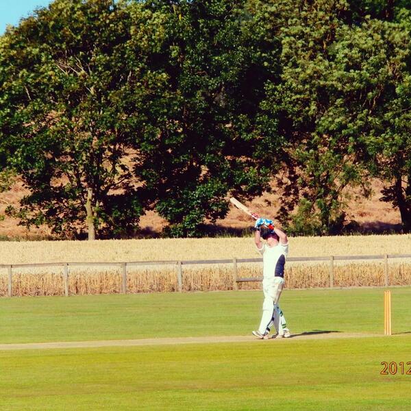 LK6200's tweet photo. Criiiicket! #cricket #batting #ilovesummer http://t.co/JtvZqZrZp9