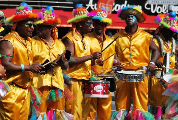 J-3 avant le grand défilé carnavalesque du #Carnavaltropical de Paris ! RDV à 14h pétante sur la Place de la Nation !