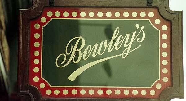 ExaminerBiz's tweet photo. Bewley’s loses court battle over €1.4m annual rent | Irish Examiner http://t.co/2enuCicfjr http://t.co/kBiZXf7t7Y