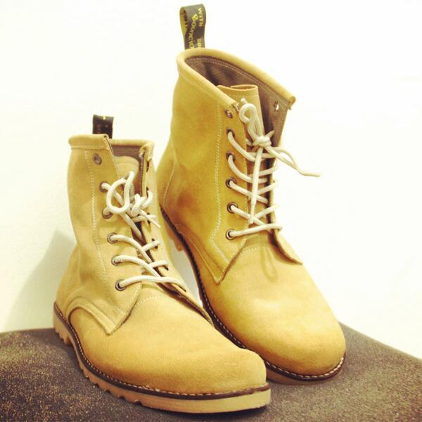 srdananjaya's tweet photo. 575rb, sz 41 cak "@KomuniSyariah: Berapaan atuh? Size? RT @srdananjaya: @KomuniSyariah jual sepatuku aja cak keren  http://t.co/1ssmbXIjbN"