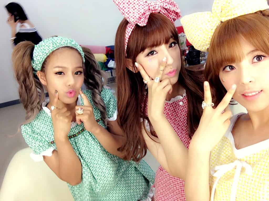 BriTcELCIAExpz5.jpg:large