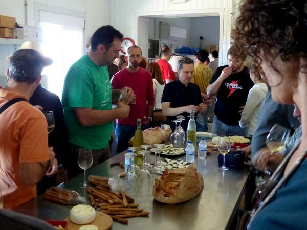 En #Cañarejal con los queseros de <a href="/tierradequesos/">Tierra de Quesos</a>. Apúntate a la próxima ruta del 19 Julio en caminosdelqueso.com/apuntate-camin…