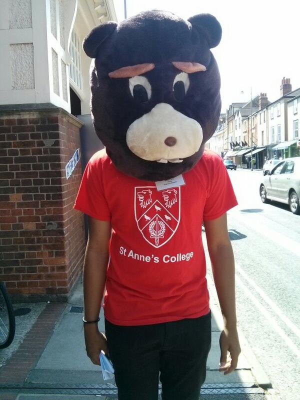 One of our student ambassadors is showing visitors to college on the Woodstock Road. Come by and say hi! #OxOpenDays