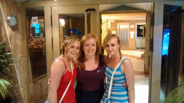 laurajacobs28's tweet image. Met twins on holiday! #twinspics #twinscode