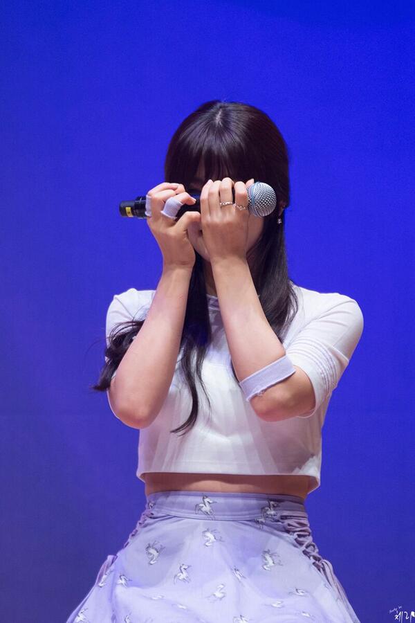 Rongfanbase's tweet photo. 140629 Chorong (@Apinkpcr) at Sudden Attack Mini Concert by pequena - 13 √MR http://t.co/NAPZ0iIxtj