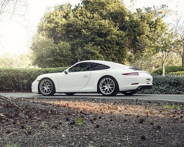 CarHeadDaily's tweet photo. Porsche 911 looking beautiful as always. http://t.co/52etUywIND
