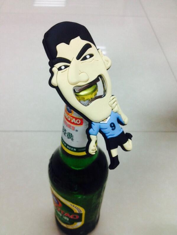 deejayfaremi's tweet image. The Luis Suárez bottle opener..