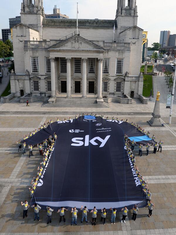 NetcompanyINEOS's tweet photo. Thanks to all the Sky employees in Leeds who have supported #TourFever by making the world's largest cycling jersey!! http://t.co/wetFGjSlDt