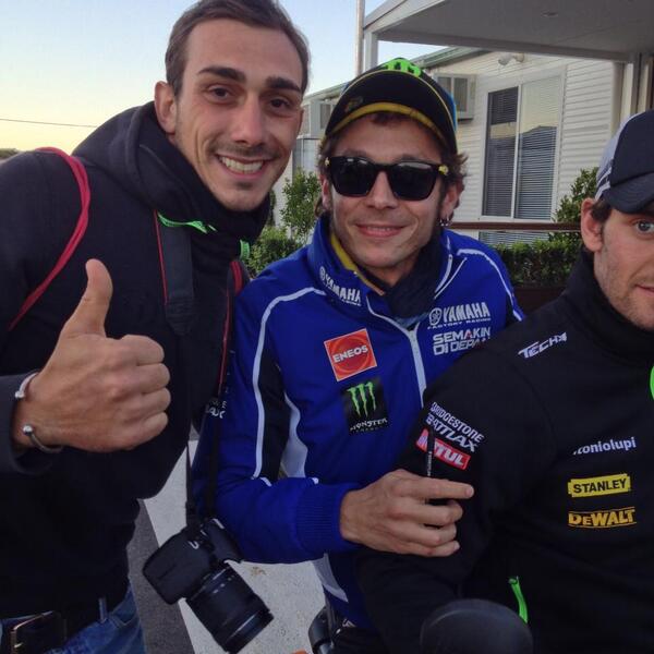 marcozed's tweet photo. @ValeYellow46 @YamahaMotoGP Grande Vale! ;)
ci rivediamo in qualche circuito!Quale consigli?
3° 2013 Phillip Island! http://t.co/HJ8O8SEfax