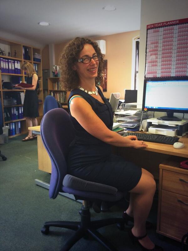 ElelyonDance's tweet image. First day in the office with these lovelies!  #officeselfie #keepingcreative