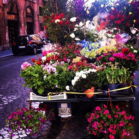 LightlingFly's tweet image. Someone came by to pick up a rather large order on a tiny truck. We made it work.