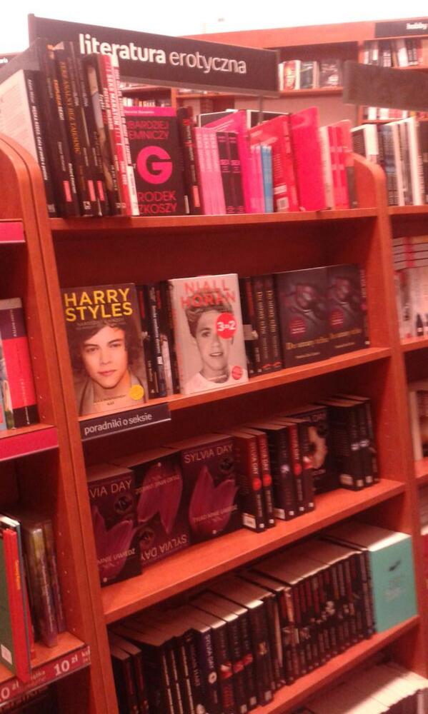 NiallerrDreams's tweet photo. co się dzieje gdy directioners pójdą do empiku?
hahhahahahahah #typowadirectioner
@HazzaAlexxx http://t.co/oGo1MTByPF