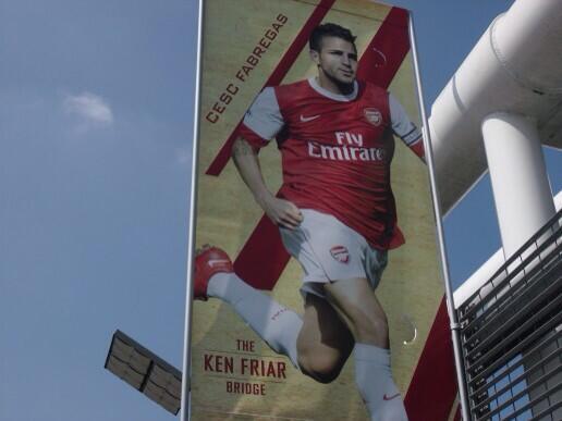 davidhickman14's tweet image. ARSENAL have today taken down the Cesc Fabregas banner which was on the Ken Friar bridge via @MaxBentley1 #AFC