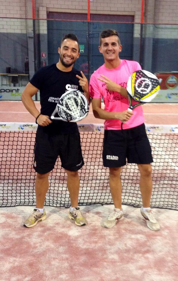 zicco20's tweet photo. Alguna pareja quiere perder?jajaja..Word Padel Tour con mi hermano @Abrahampozo90 http://t.co/8JzAoIVlR2