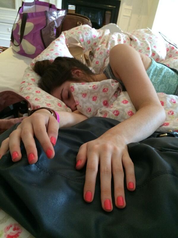 imogenmisso's tweet image. lol @hannahgregory44 has actually fallen asleep on me whilst I was doing her nails 😴