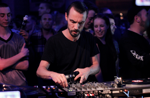 boilerroomtv's tweet photo. After chasing him for a long time, its @steve_bug for the next hour live from #brtv Berlin http://t.co/KtT2sL9eat http://t.co/1BkB8Tsb0y
